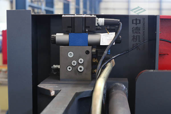 ZDPE10025采用進口液壓系統，穩定無故障，耐高溫高壓，持久工作精度高.jpg
