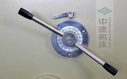 ZDS-1032剪板機刀片間隙手動調節器，刻度清淅，調節省力又簡便.jpg